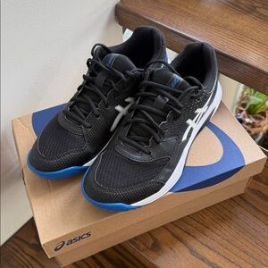 ASICS Men's Tennis Sneakers US9 BRAND NEW